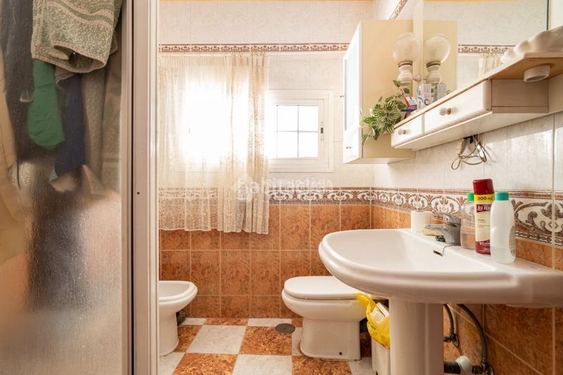 Foto b220a29c-ea81-4546-b8da-983233be846f. Casa aparellada amb aparcament a Padul