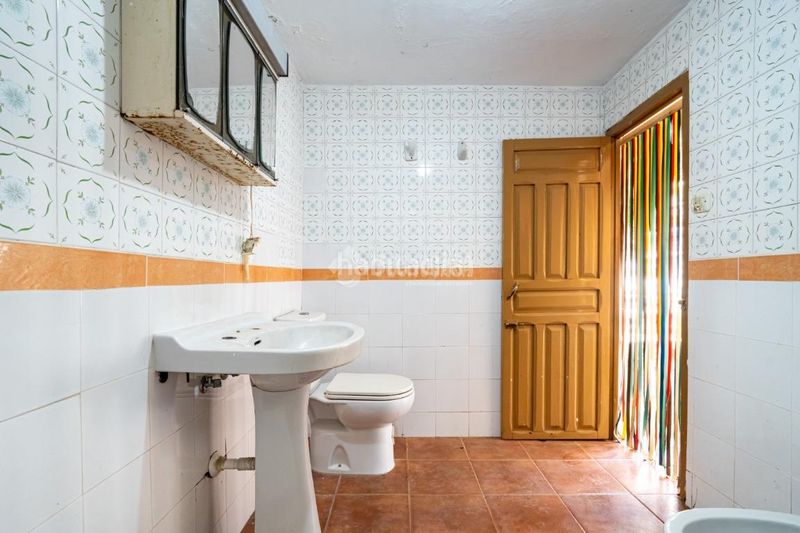 Foto d27d4b99-1d0b-44d3-ad89-1cb1eb8ccc6a. Casa aparellada a Padul