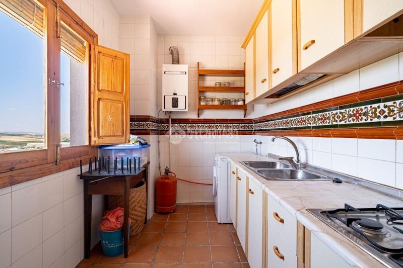 Foto c5be7fa2-ab2b-4458-9e23-dd8d0efeac57. Pis amb aparcament a Padul