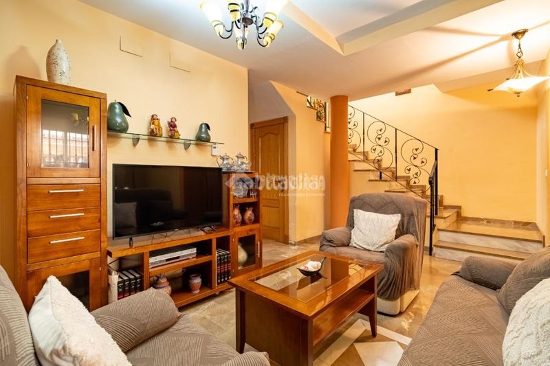Foto 019c977a-a5b6-4e27-89ab-08094a375ad7. Casa amb aparcament a Padul