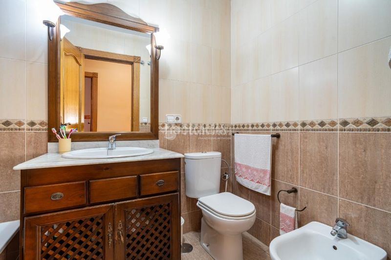 Foto 185f03c3-b4ab-4de4-8220-71af742593d9. Casa amb aparcament a Padul