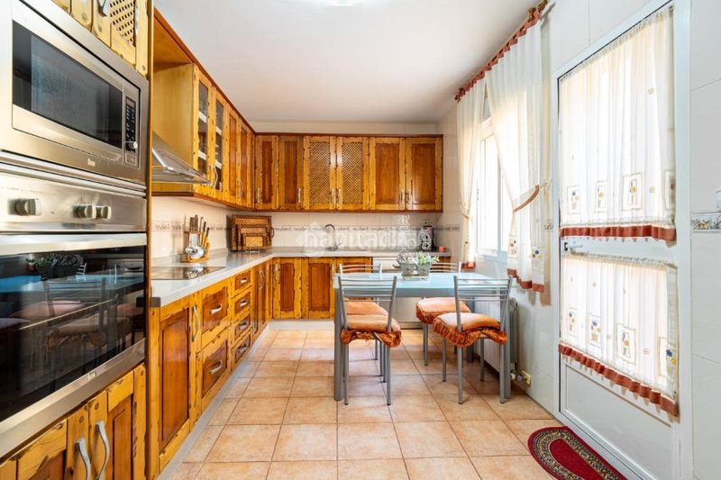Foto 534a2f89-bc83-4964-935e-0bf433000470. Casa amb aparcament a Padul
