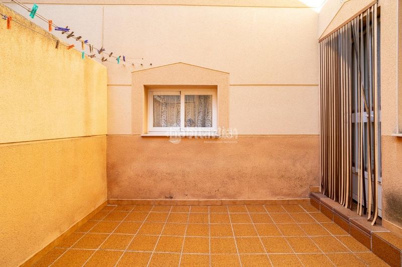Foto 6aee1430-e7ae-4fc8-8718-923a4cebb52b. Casa amb aparcament a Padul