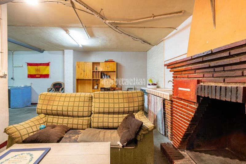 Foto f9d0ebbb-f859-4b1f-b9b8-03cfb7cbd651. Casa amb aparcament a Padul