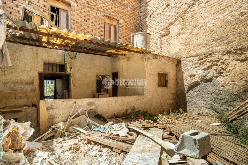 Foto e127d857-34c7-4494-ab01-80354ba6dada. Casa aparellada a Padul
