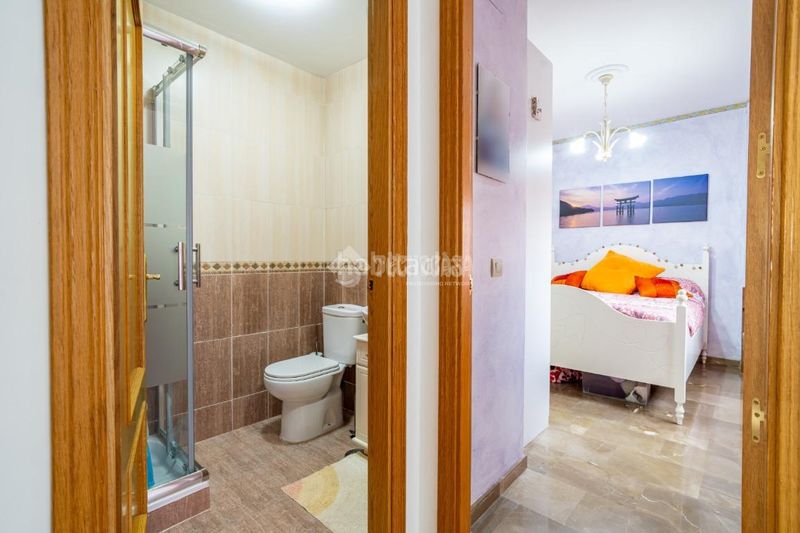 Foto 0027961f-1740-4011-8a4f-e04c80f1b95b. Casa amb aparcament a Padul