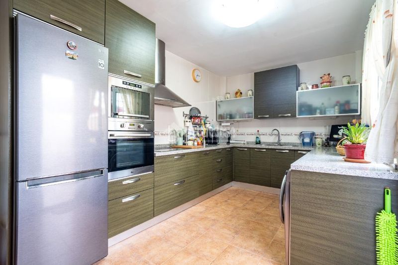 Foto 455e9acd-75e7-4a30-996f-a19a7d52a3d1. Casa amb aparcament a Padul