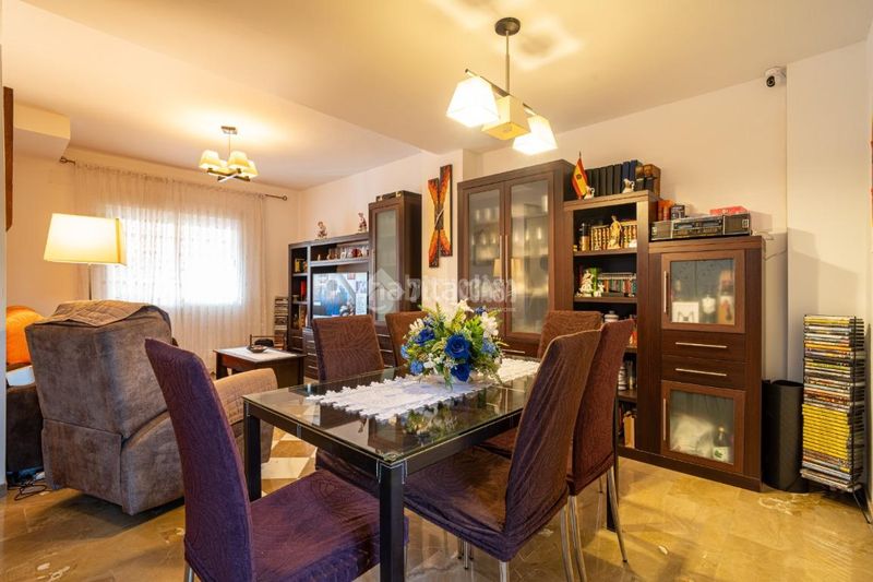 Foto 51a88e22-23b7-40ac-867f-e43458951460. Casa amb aparcament a Padul