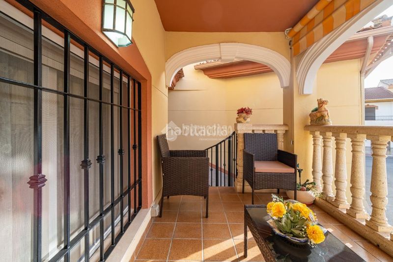 Foto a0b78bcd-8e34-42cd-b6b8-850233eb5f7f. Casa amb aparcament a Padul