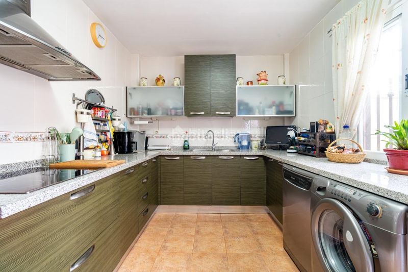 Foto a896798a-32bc-4596-9113-23996b3c1442. Casa amb aparcament a Padul