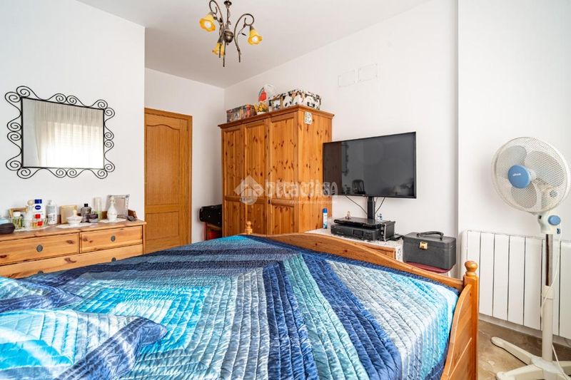 Foto b90a2f9f-09c6-4109-a9fe-19464de52d5b. Casa amb aparcament a Padul