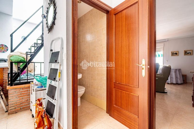 Foto 55ae784d-7960-41c7-b304-512e71e01e6a. Casa aparellada amb calefacció a Lanjarón