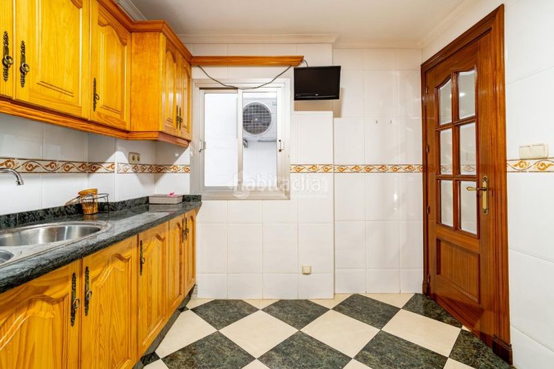Foto 779779f1-4378-4f23-bb0d-fd2b4a39e28d. Casa aparellada amb calefacció a Lanjarón