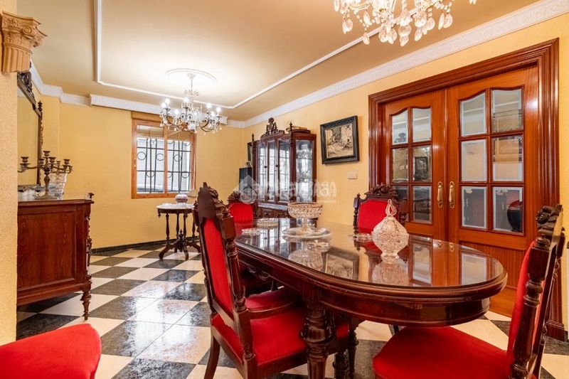Foto b4a7a131-16e2-4b34-b000-15a5973185a7. Casa aparellada amb calefacció a Lanjarón