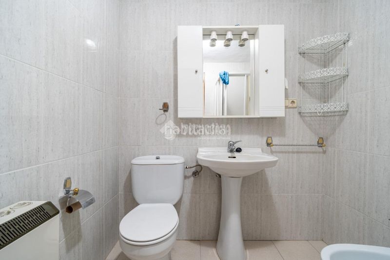 Foto f15a27c7-82c9-4206-a8e5-aa6b1408f019. Casa aparellada amb calefacció a Lanjarón