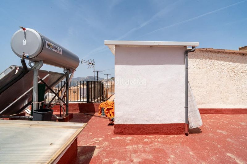 Foto f414b009-1c13-4012-84bb-bf1bb37dd374. Casa aparellada amb calefacció a Lanjarón