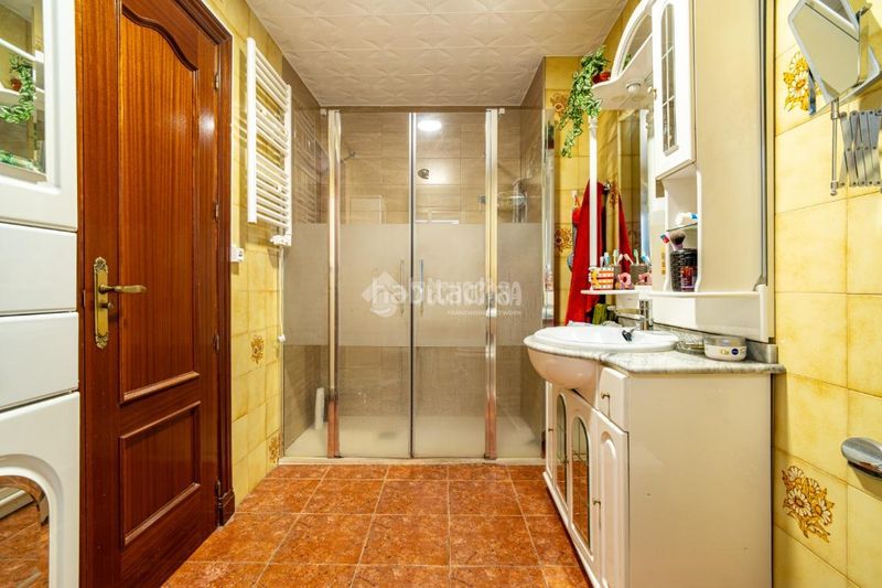 Foto f687f9fa-0cca-4fbe-997d-6ab52cbca05e. Casa aparellada amb calefacció a Lanjarón