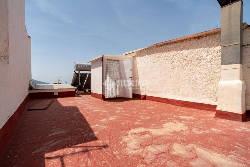 Foto ff07e302-ebfb-4d3d-802c-1f5766aea2bc. Casa aparellada amb calefacció a Lanjarón
