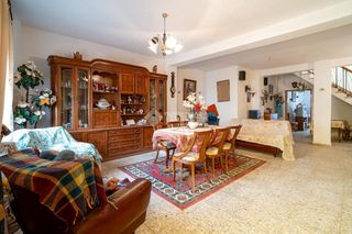 Casa aparellada a Villamena. Casa en venta en villamena