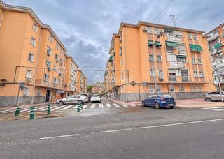 Pis a Reyes Católicos. Piso en venta en alcalá de henares