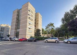 Pis a Reyes Católicos. Piso en venta en alcalá de henares