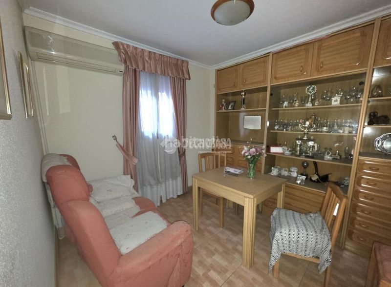 Foto f04dd1f6-9b8b-403e-89c8-28fcb78a1280. Casa aparellada a Campo de la Verdad - Miraflores Córdoba