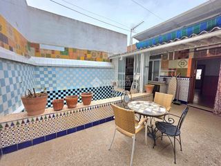 Maison jumelée à Campo de la Verdad - Miraflores. Casa en venta en cordoba