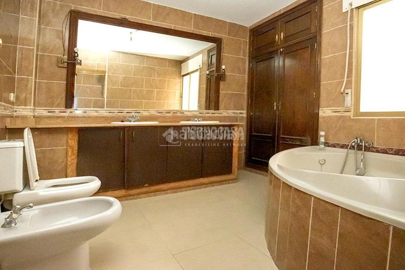 Foto cb76e383-f203-4537-b5a9-d9ee513f2d94. Casa aparellada amb calefacció a puerto de Garrucha Garrucha