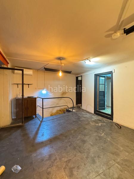 Foto fb42ba36-bd92-4f34-b8b7-070a45aa4208. Local comercial en carrer d'en gignàs 6 local en venta con licencia bar/restaurant en Barcelona