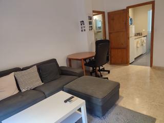 Lloguer Pis  Carrer d'astúries. Vivienda tres dormitorios con muebles