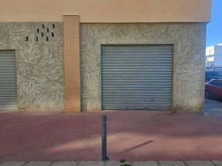 Business premise  Calle manuel broseta. Local esquinero en la zona nueva de oliva con salida de humos, i