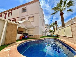 Casa adossada a Calle macomer 3. Casa cerca de la playa con opcion a dos viviendas