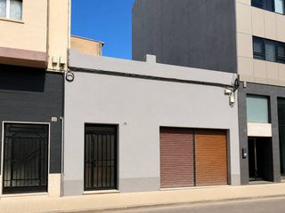 Local Comercial  Avenida valència. Local en solar urbano con gran potencial residencial en una de l