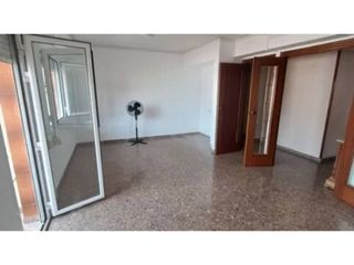 Pis  Calle mestre padilla 10. Amplio piso de 131 m listo para entrar a vivir con placas solare