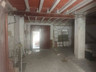 Casa  Calle sant roc. Una casa con historia, espacio y un enorme potencial en pleno ce
