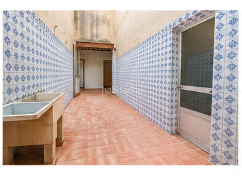 Foto 0bdd9ec8-d62f-4a22-9ff7-c101146bafaa. Casa adosada en calle san fernando 7 gran casa para dos familias o con muchas opciones en el centro en Oliva