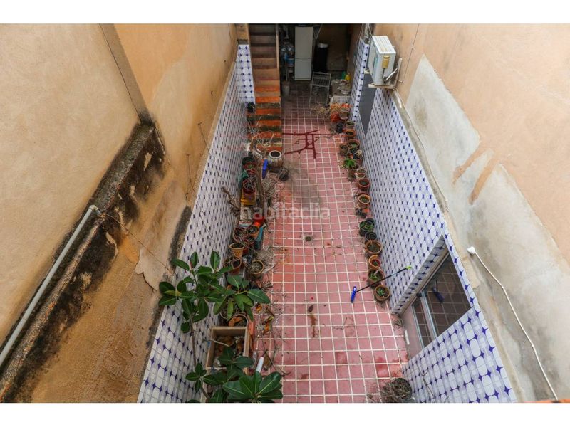 Foto 2c21b8ee-ac73-4573-ab99-831f1f7ce718. Casa adosada en calle san fernando 7 gran casa para dos familias o con muchas opciones en el centro en Oliva