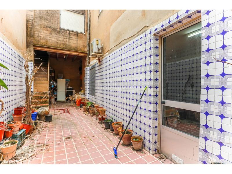 Foto 429f8ccc-0ae7-4e41-bf8d-0517a2518720. Casa adosada en calle san fernando 7 gran casa para dos familias o con muchas opciones en el centro en Oliva