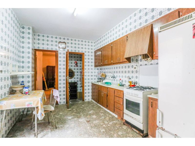 Foto 4df7ce83-ed93-4780-b35e-1eb9d2aa1d96. Casa adosada en calle san fernando 7 gran casa para dos familias o con muchas opciones en el centro en Oliva
