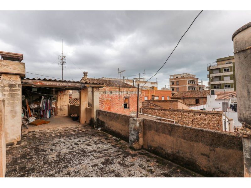 Foto 5d073333-2cb5-4207-9858-224aed9f6444. Casa adosada en calle san fernando 7 gran casa para dos familias o con muchas opciones en el centro en Oliva