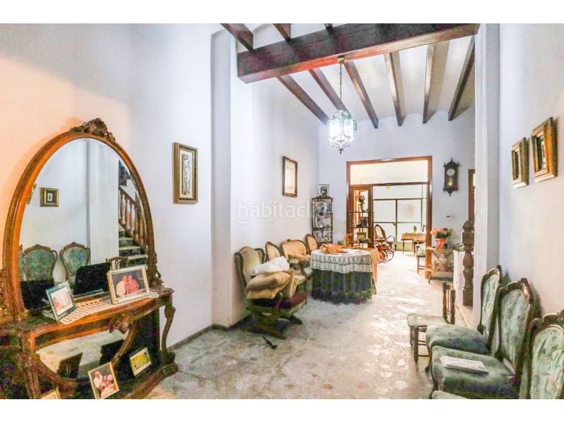 Foto bf3717f9-291b-4f1a-b0da-727fc5cb7cbd. Casa adosada en calle san fernando 7 gran casa para dos familias o con muchas opciones en el centro en Oliva