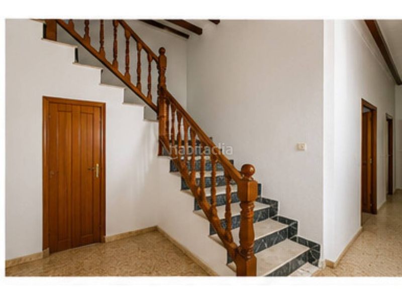 Foto c9633bb6-3299-41bc-a59c-0130f0a3ef1d. Casa adosada en calle san fernando 7 gran casa para dos familias o con muchas opciones en el centro en Oliva