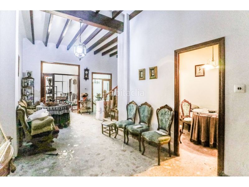 Foto e4886bcd-0564-47b8-b85e-eb1584a56a1a. Casa adosada en calle san fernando 7 gran casa para dos familias o con muchas opciones en el centro en Oliva