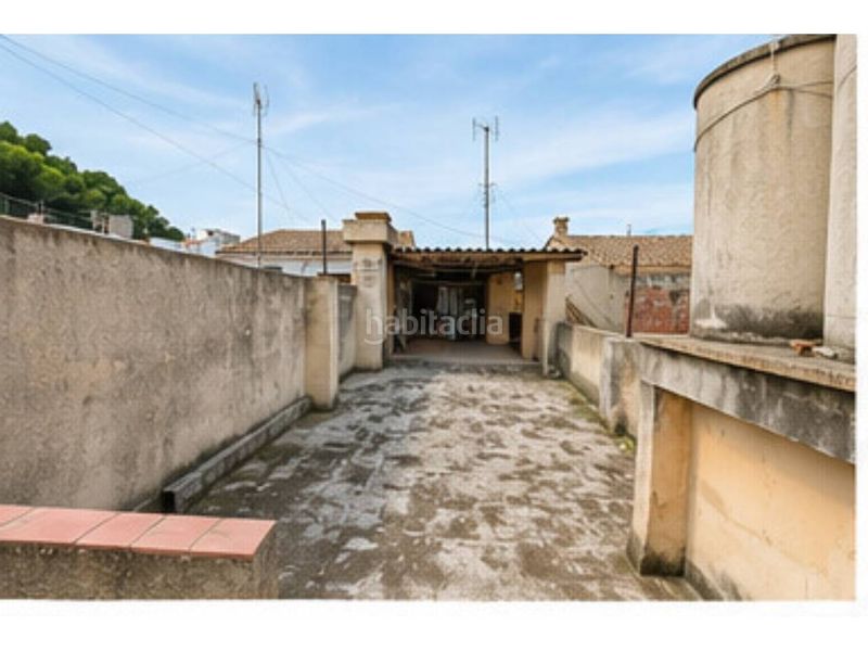 Foto ec1ecedb-6e07-4d77-9d36-2c44de6c5523. Casa adosada en calle san fernando 7 gran casa para dos familias o con muchas opciones en el centro en Oliva
