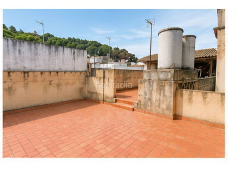 Foto fd8a433a-65bc-45ac-9ad2-396ddaee0cf2. Casa adosada en calle san fernando 7 gran casa para dos familias o con muchas opciones en el centro en Oliva