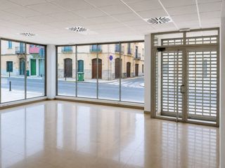Miete Geschäftsraum  Calle governador. Amplio local comercial de 200 m totalmente reformado en una ubic
