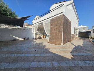 Miete Haus  Calle estrella polar 25. Chalet pareado en alquiler anual en gandía  urbanización las est