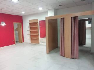 Local Comercial a Calle Alejandro Cardona