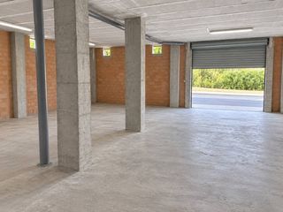 Miete Geschäftsraum  Calle guillem de castro. Local esquinero de 181 m junto a avenida morer, gran parking y z