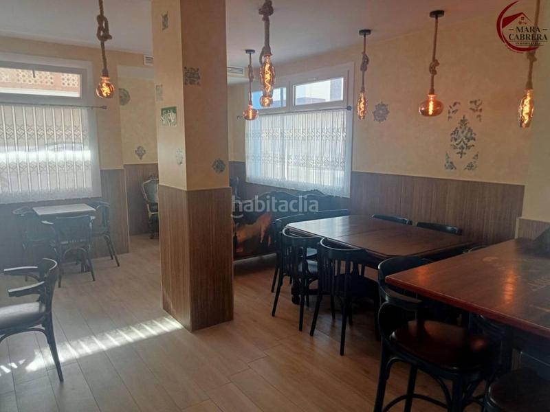 Foto d785cbe3-364c-48f7-a93a-f54e18a2c662. Local commercial dans Piles